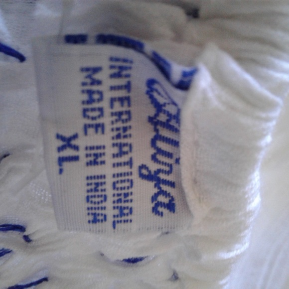 White top embroidered with blue flowers - Picture 6 of 7